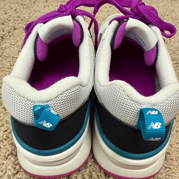 New Balance Women's 997H Sneakers in Sea Salt and Peony Colorway - Picture 3 of 8